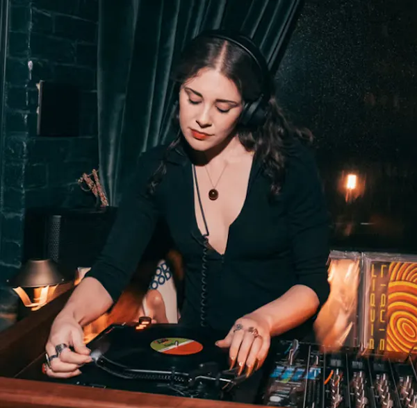 electronic device, disc jockey, audio equipment, entertainment, electronics, phonograph record