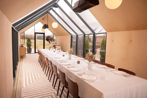 furniture, table, kitchen & dining room table, restaurant, chair, tablecloth