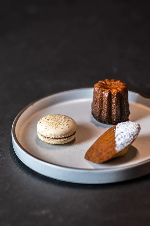 food, tableware, dishware, ingredient, plate, cake