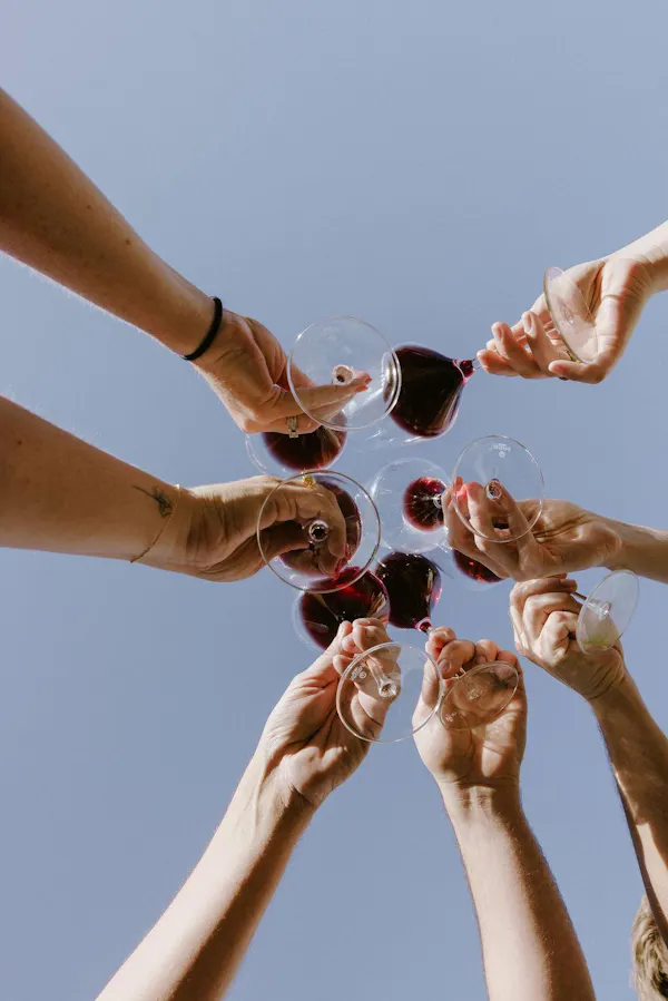 finger, drinkware, stemware, nail, wrist, glass