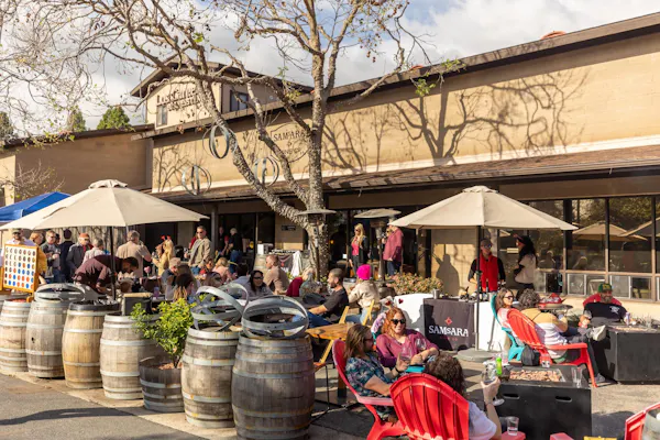 public space, pedestrian, crowd, leisure, shade, customer
