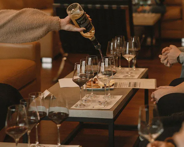 stemware, drinkware, tableware, alcoholic drink, barware, wine glass