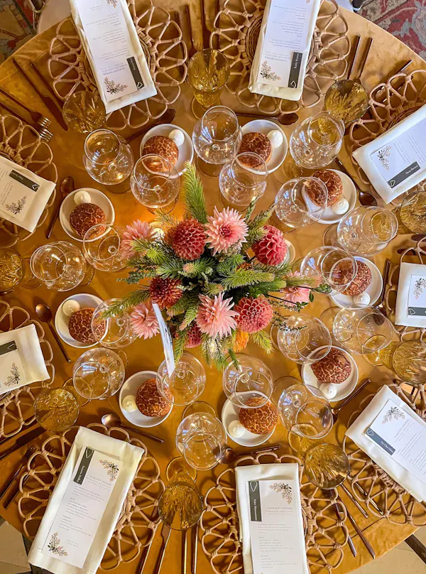 drinkware, tableware, stemware, tablecloth, glass, barware