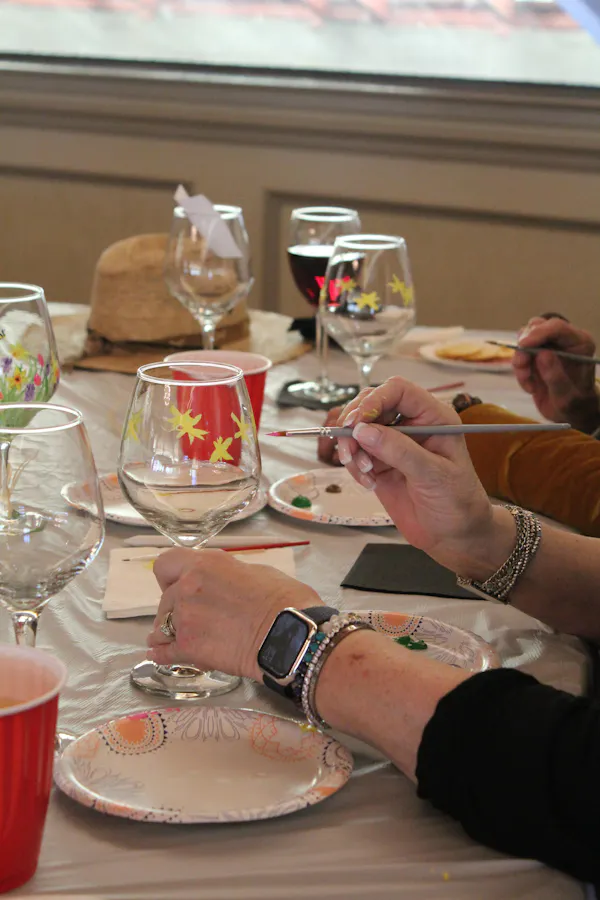 tableware, drinkware, stemware, serveware, glass, table