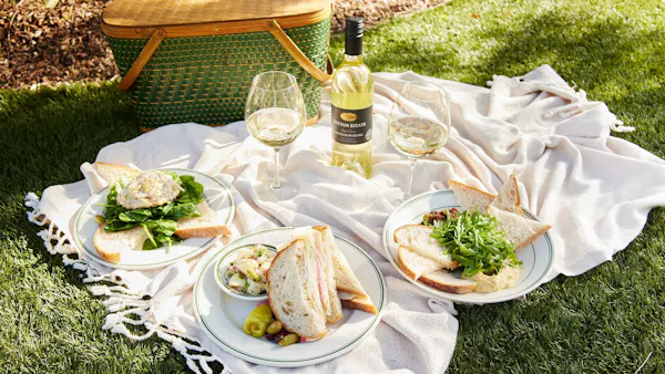 food, tableware, ingredient, picnic, table, serveware