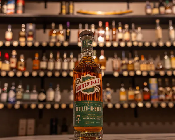alcoholic drink, bottle, liquid, alcohol, liquor, glass bottle