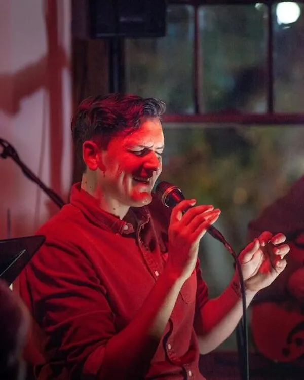 audio equipment, electronic device, lips, entertainment, performing arts, microphone