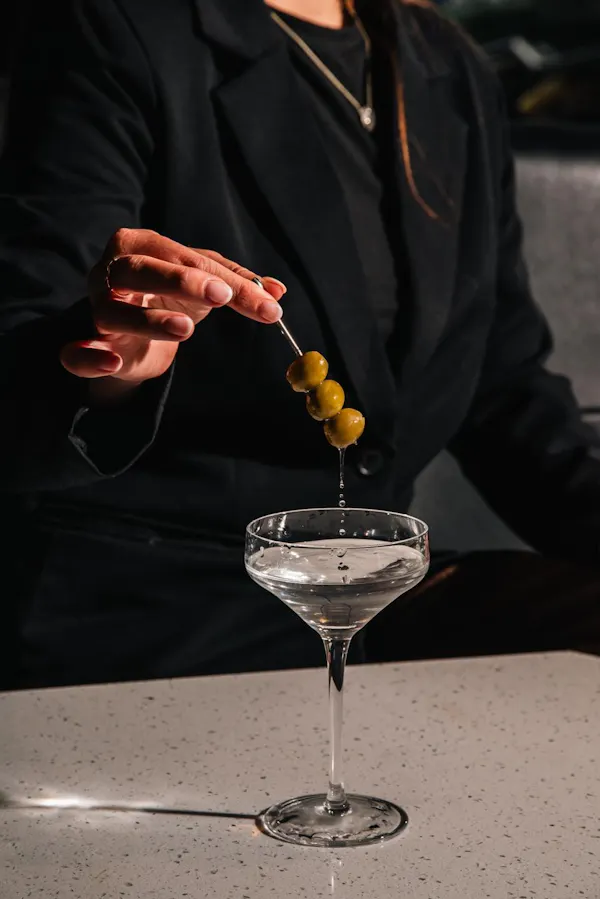 stemware, tableware, martini glass, drinkware, alcoholic drink, champagne glass