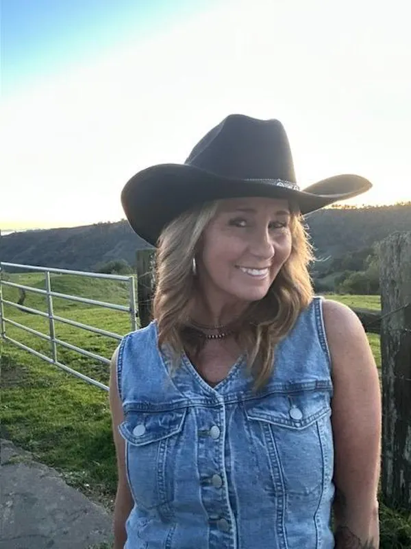 smile, hat, headgear, facial expression, denim, sun hat