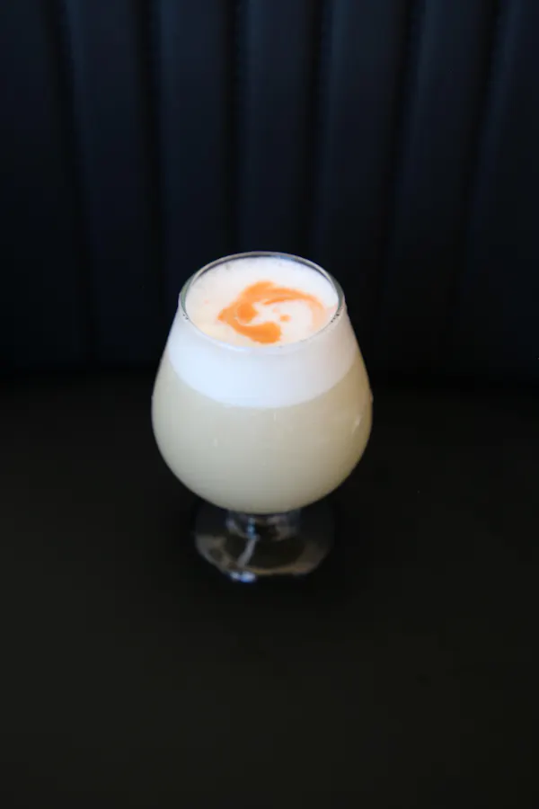 alcoholic drink, cocktail, flip, liquor, dairy product, pisco sour