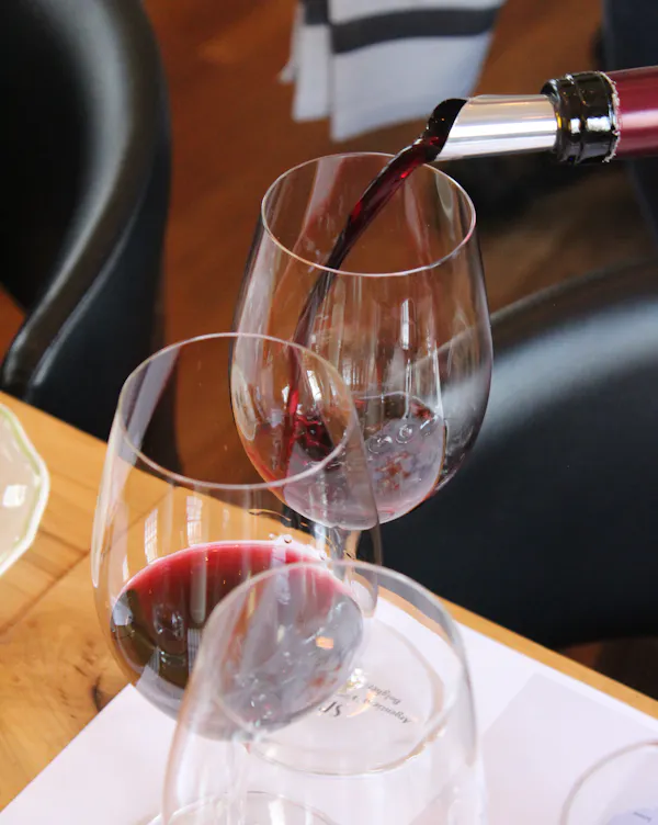 stemware, tableware, drinkware, wine glass, alcoholic drink, barware