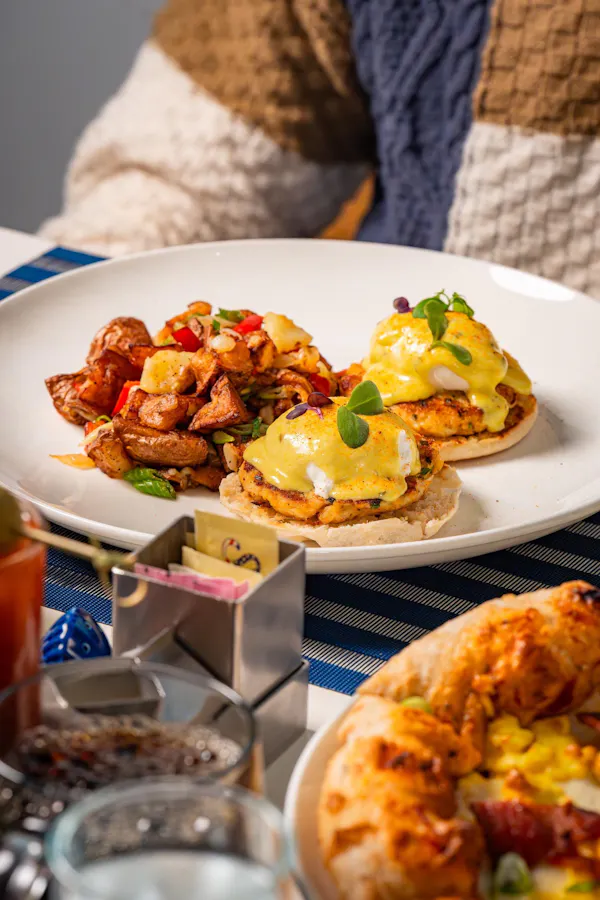 food, tableware, ingredient, breakfast, dishware, fast food