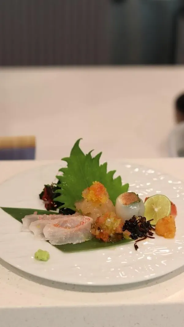 food, tableware, dishware, ingredient, recipe, sushi