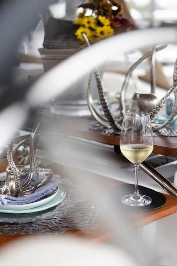 tableware, stemware, serveware, drinkware, cutlery, dishware