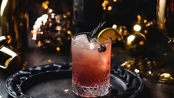 tableware, red russian, cocktail, ice cube, ingredient, drinkware