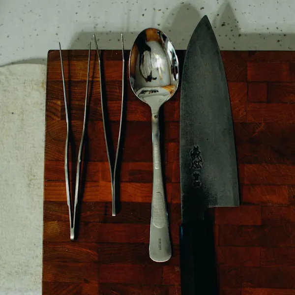 cutlery, tableware, kitchen utensil, knife, silver, kitchen knife