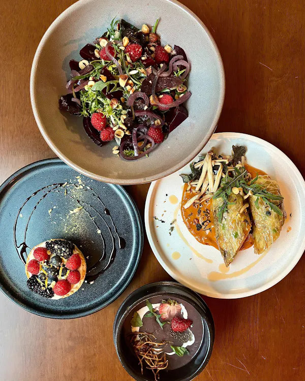 food, tableware, ingredient, dishware, serveware, plate