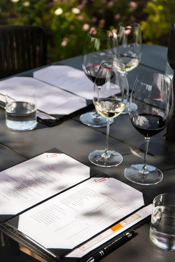 tableware, furniture, drinkware, table, dishware, stemware
