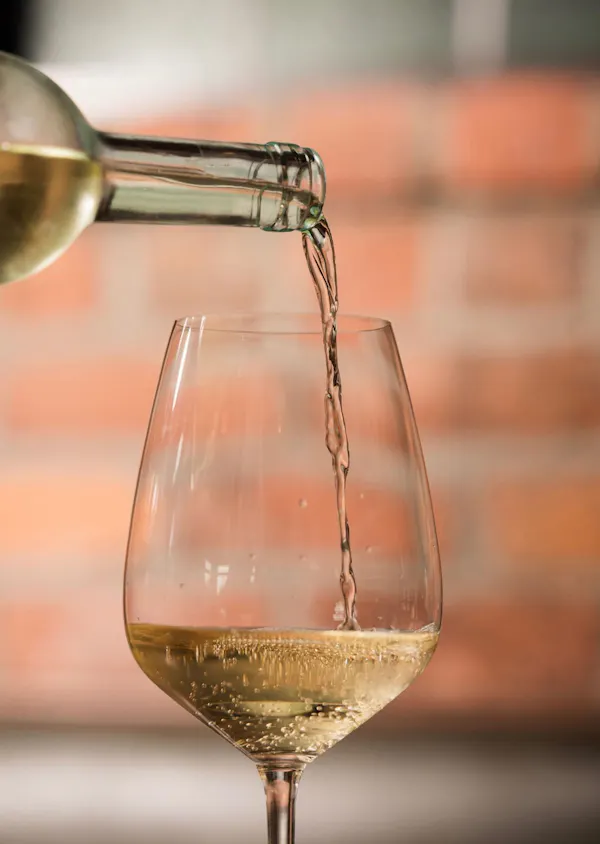 stemware, tableware, drinkware, wine glass, alcoholic drink, barware