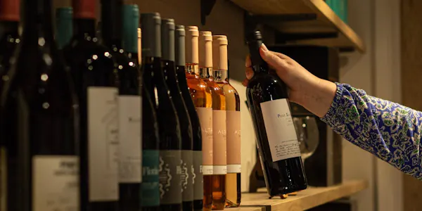 bottle, alcoholic drink, glass bottle, wine bottle, alcohol, drinkware