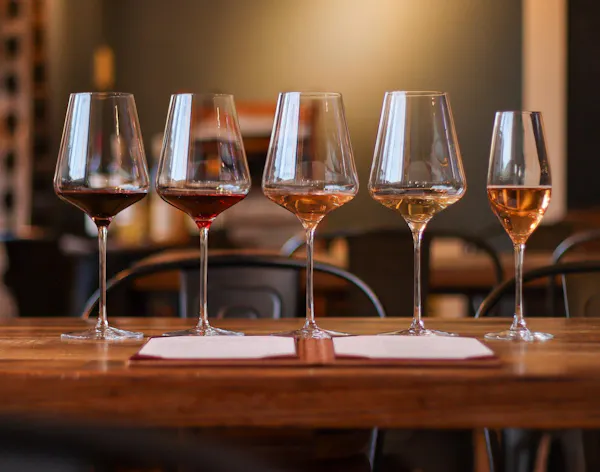 stemware, tableware, alcoholic drink, wine glass, barware, drinkware