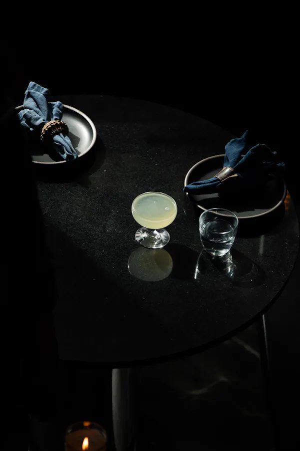 tableware, stemware, drinkware, liquid, champagne glass, serveware