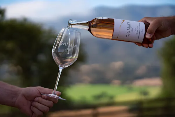 hand, bottle, tableware, drinkware, liquid, stemware