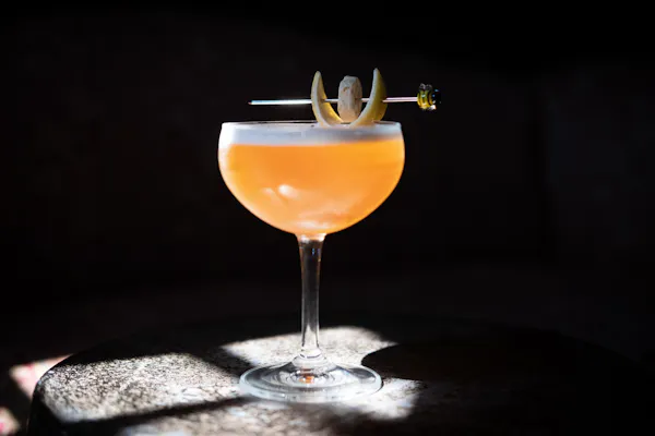 alcoholic drink, tableware, classic cocktail, cocktail, liquor, stemware