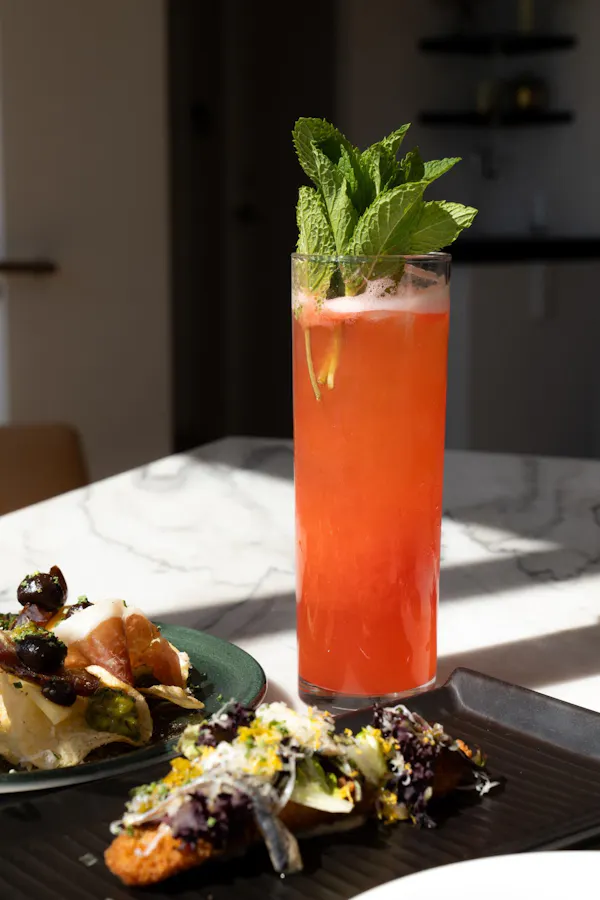 food, tableware, alcoholic drink, ingredient, cocktail, fruit