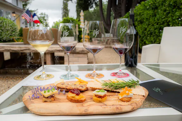 tableware, food, stemware, table, finger food, ingredient