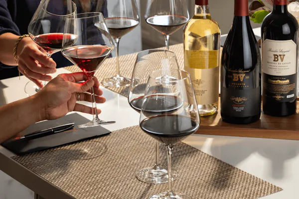 stemware, tableware, drinkware, wine glass, alcoholic drink, alcohol
