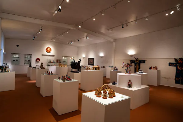lighting, exhibition, collection, museum, varnish, creative arts