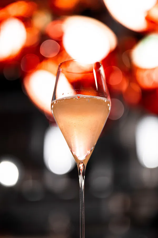 stemware, tableware, drinkware, alcoholic drink, wine glass, barware