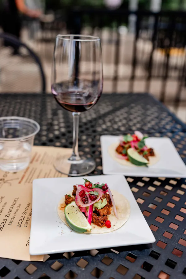 food, tableware, drinkware, stemware, table, serveware