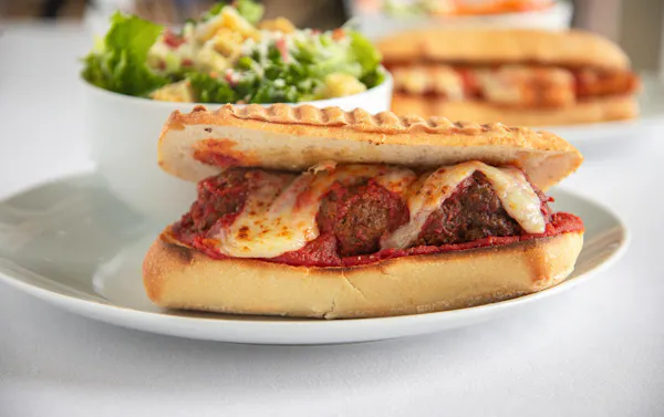 food, tableware, sandwich, hot dog, ingredient, recipe