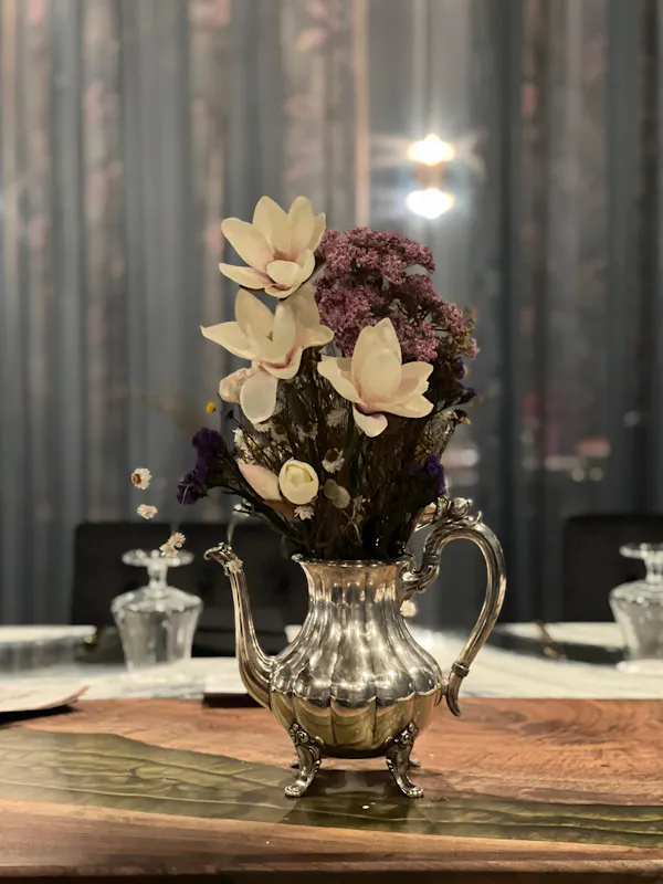 flower, tableware, flower bouquet, vase, serveware, cut flowers