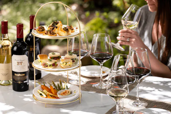 tableware, stemware, drinkware, wine glass, food, serveware
