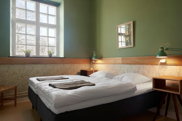 wood, bedroom, floor, flooring, furniture, bed sheet