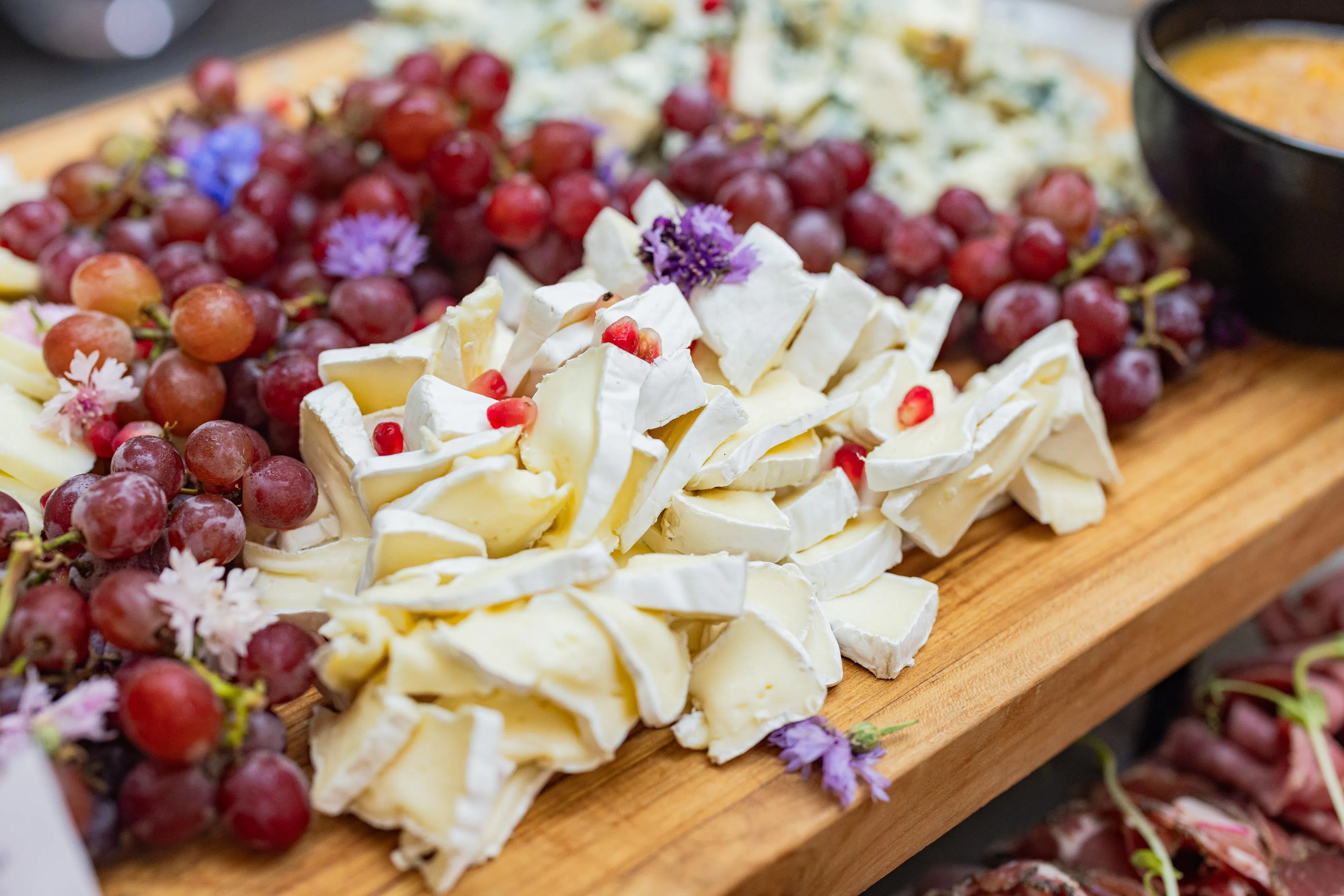 Image of Fête de la Musique showing food, ingredient, fruit, produce, tableware, and cheese