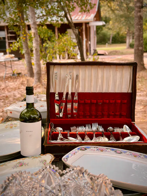 red, tableware, drinkware, tablecloth, stemware, cutlery