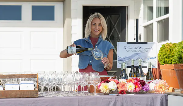 drinkware, cut flowers, barware, floristry, glass, flower arranging