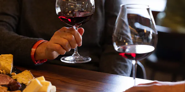 stemware, tableware, drinkware, wine glass, alcoholic drink, barware