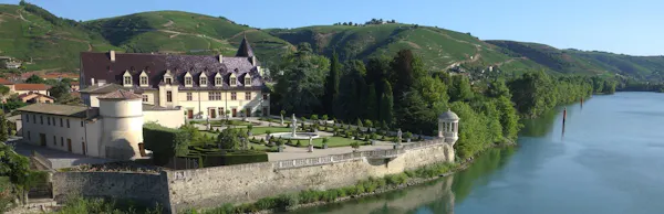 reservoir, estate, mansion, hedge