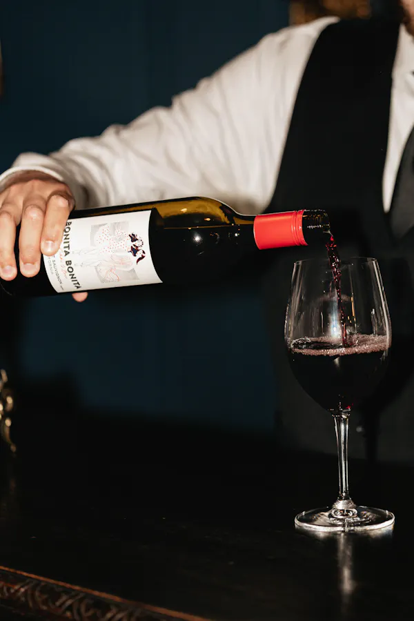 bottle, drinkware, stemware, alcoholic drink, alcohol, wine glass