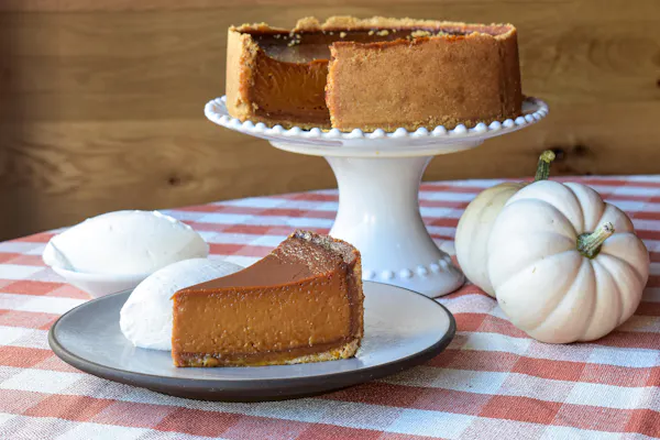 food, cake, tableware, ingredient, dessert, pumpkin pie