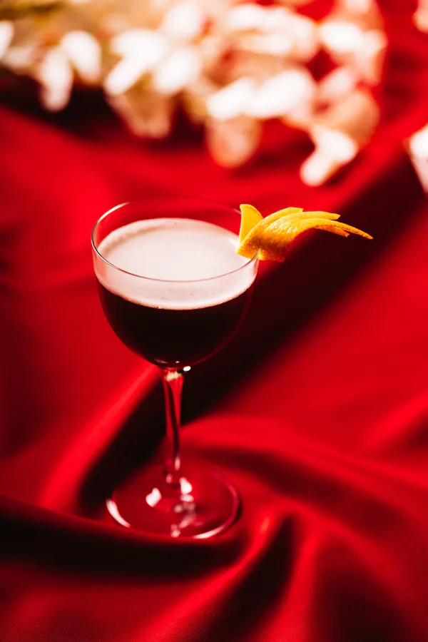 tableware, stemware, alcoholic drink, drinkware, cocktail, champagne glass