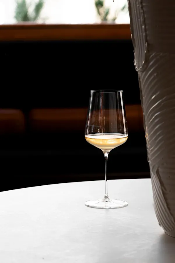 stemware, tableware, wine glass, drinkware, champagne glass, liquid