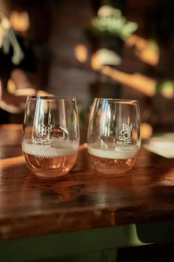 tableware, stemware, drinkware, barware, alcoholic drink, wine glass