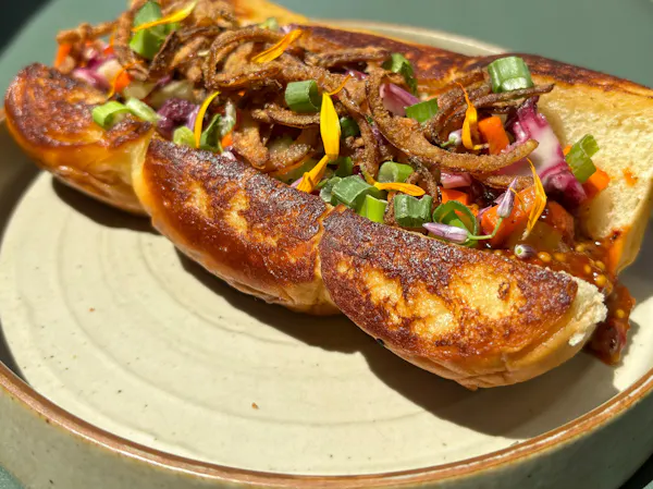 food, fast food, ingredient, finger food, hot dog bun, bread