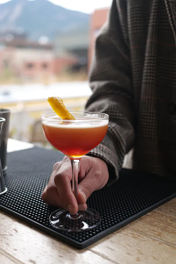 alcoholic drink, tableware, classic cocktail, cocktail, liquor, stemware